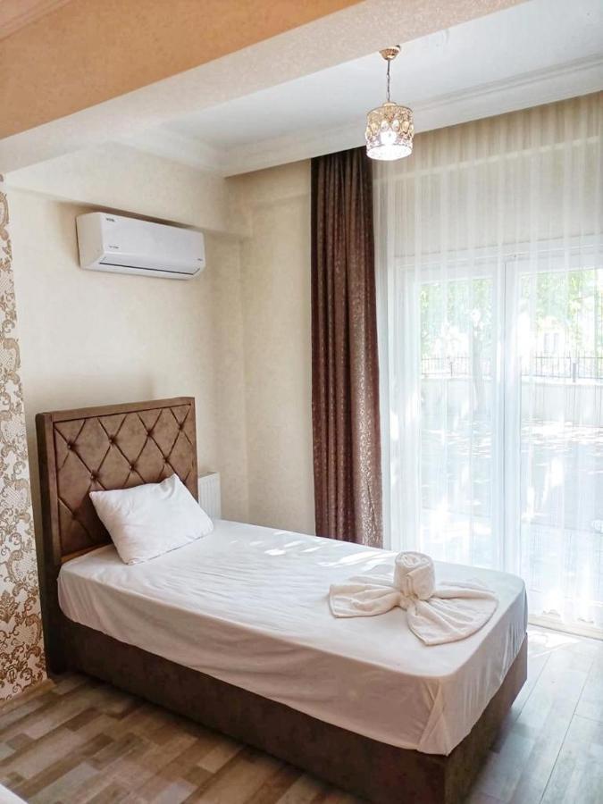 Rose Suite & Hotel Бююкчекмедже Екстериор снимка