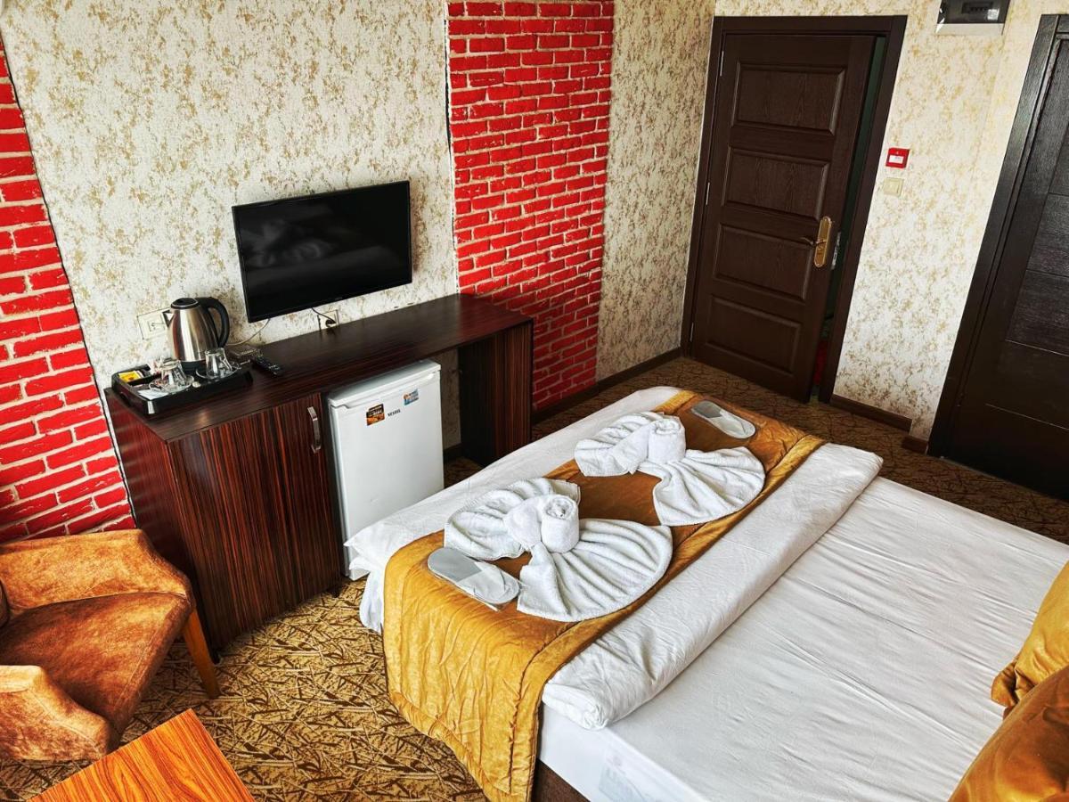 Rose Suite & Hotel Бююкчекмедже Екстериор снимка